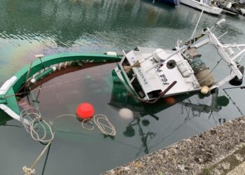 Épave dans la Loire près de Nantes : le barrage maintenu, la pêche toujours interdite
