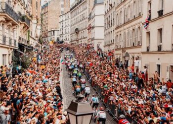 La rue Lepic à Montmartre : le grand final du Tour de France pour une fête parisienne inoubliable