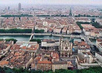 Lyon et le Rhône en alerte : un vendredi sous la menace des orages  —  Orages menaçants : Lyon et le Rhône en alerte ce vendredi