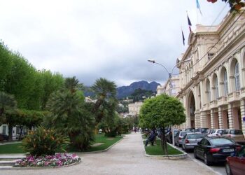 Le préfet des Alpes-Maritimes ordonne le retrait du drapeau israélien de la mairie de Nice