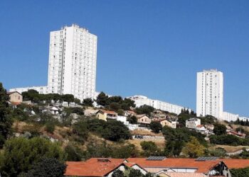 Discovering France’s Smallest Hostel: Our Unforgettable Stay in Marseille’s Northern Districts