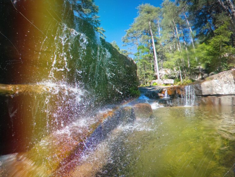 Accusé d’avoir filmé des enfants dans des piscines, il se donne la mort avant son procès