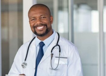 Il se fait poignarder en défendant sa médecin lors d’une agression dans la salle d’attente