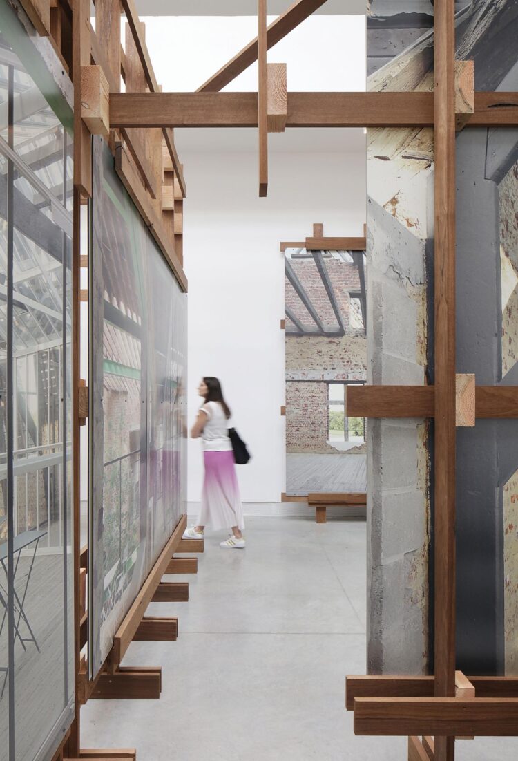 Daring Escape Attempt Thwarted: Three Inmates Break Free as Investigation Unfolds Daring Escape Attempt Thwarted: Three Inmates Break Free as Investigation Unfolds