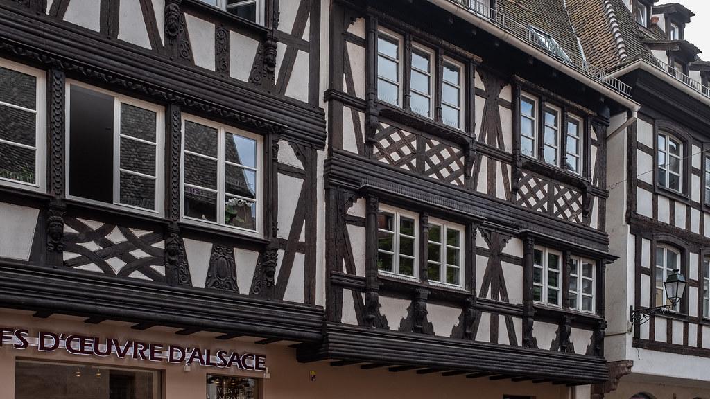 Découvrez cette magnifique maison à colombages de 234 m² en plein cœur de Strasbourg, bientôt disponible !  

→  
Vivez l’authenticité : superbe maison à colombages de 234 m² au cœur de Strasbourg bientôt à saisir !