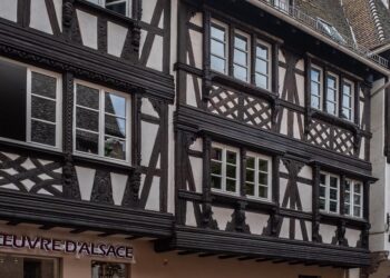 Découvrez cette magnifique maison à colombages de 234 m² en plein cœur de Strasbourg, bientôt disponible !  → 
Vivez l’authenticité : superbe maison à colombages de 234 m² au cœur de Strasbourg bientôt à saisir !