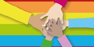 Harcelée pour son homosexualité, la présidente des Scouts choisit de démissionner face à la pression