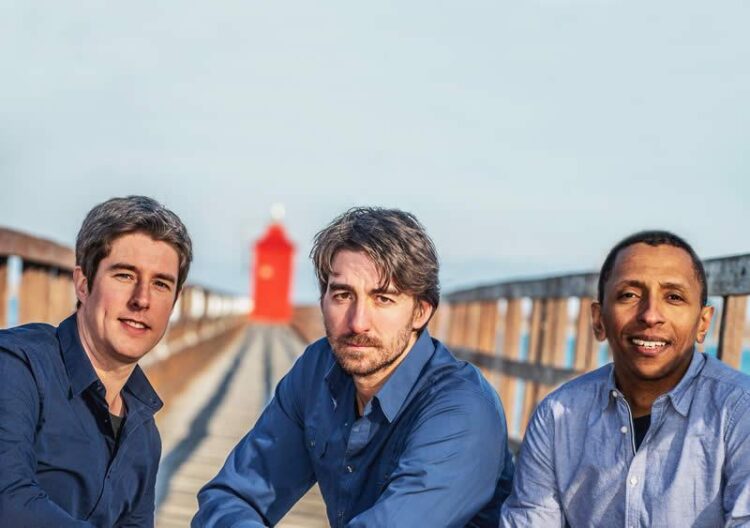 Triosence Unveils the Enchanting Magic of « These Simple Things Triosence Unveils the Enchanting Magic of « These Simple Things