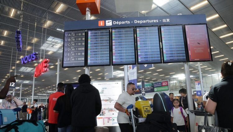Grève des contrôleurs aériens : la moitié des vols à l’aéroport de Nice annulés, chaos en perspective