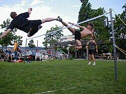 Plongez dans le Footbag : L’Alliance Dynamique des Arts Martiaux, Beach-Volley et Tennis