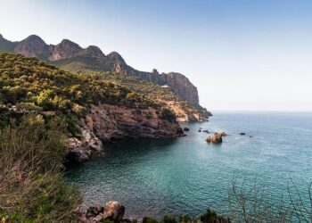 Algérie-France : la crise s’intensifie, Alger met fin à l’accord de visas de 2013