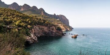 Algérie-France : la crise s’intensifie, Alger met fin à l’accord de visas de 2013