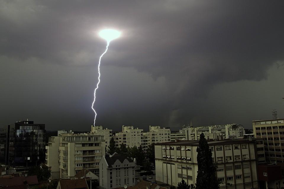 Orages de retour à Lille, Valenciennes et Arras : vigilance renforcée dans le Nord et le Pas-de-Calais ce mercredi