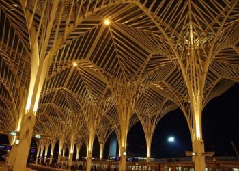 La mezzanine de la gare de Nantes fermée : « Il fait 45 °C, les gens vont tomber comme des mouches »  → Canicule à Nantes : la mezzanine de la gare fermée, un coup de chaud à 45 °C qui inquiète les usagers La mezzanine de la gare de Nantes fermée : « Il fait 45 °C, les gens vont tomber comme des mouches »  → Canicule à Nantes : la mezzanine de la gare fermée, un coup de chaud à 45 °C qui inquiète les usagers