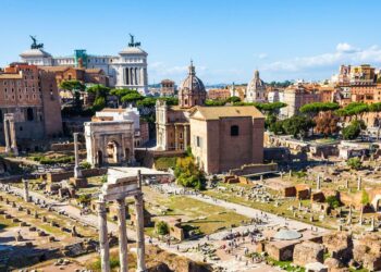 Les Roms de Nantes se mobilisent devant la mairie pour empêcher les expulsions ce lundi