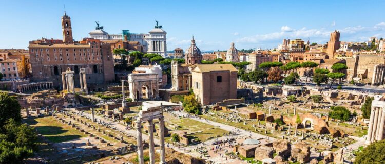 Les Roms de Nantes se mobilisent devant la mairie pour empêcher les expulsions ce lundi