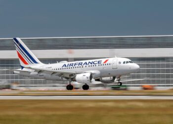 « Et hop, l’avion a redécollé » : quatre tentatives d’atterrissage à Nice avant un atterrissage final à Marseille devient :  « Quatre tentatives d’atterrissage à Nice avant un atterrissage surprise à Marseille »
