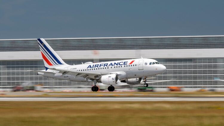 « Et hop, l’avion a redécollé » : quatre tentatives d’atterrissage à Nice avant un atterrissage final à Marseille devient : « Quatre tentatives d’atterrissage à Nice avant un atterrissage surprise à Marseille » « Et hop, l’avion a redécollé » : quatre tentatives d’atterrissage à Nice avant un atterrissage final à Marseille devient : « Quatre tentatives d’atterrissage à Nice avant un atterrissage surprise à Marseille »