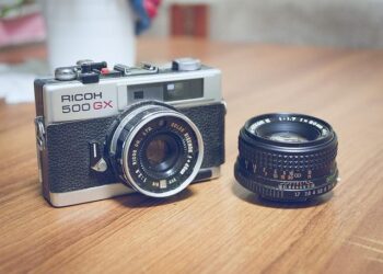 Exploring *Aux jours qui viennent*: A Thought-Provoking Journey