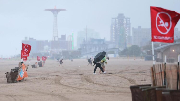 L’ouragan Erin s’approche : quels risques pour Lyon face à cette tempête explosive ?
