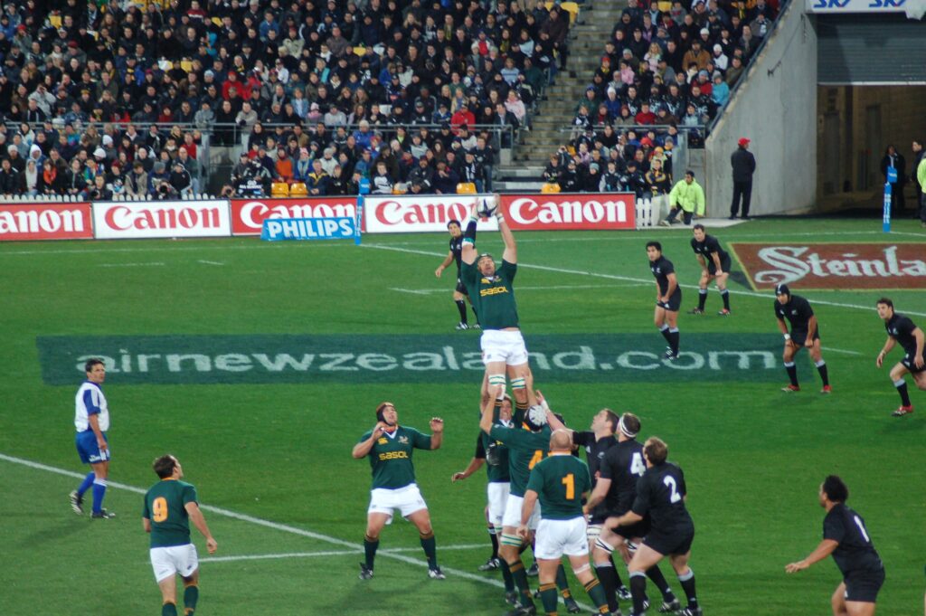 France vs Italie : à quelle heure et sur quelle chaîne suivre le premier match des Bleues au Mondial de rugby ?  

Rewritten:  
Découvrez quand et où regarder le premier choc des Bleues au Mondial de rugby face à l’Italie !