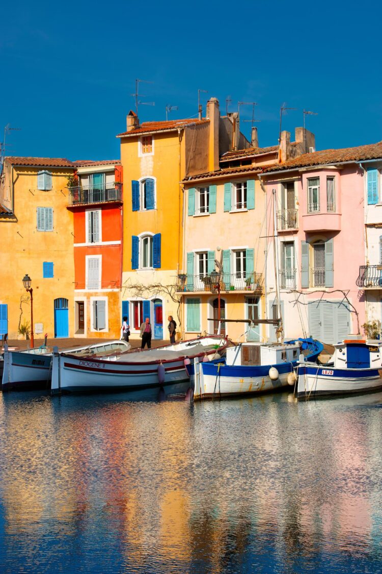 Martigues Donne le Coup d’Envoi des Championnats de France Espoir de Voile avec Énergie et Passion