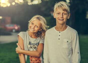 Drame près de Bordeaux : Deux adolescentes percutées mortellement par un train