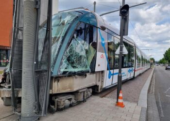 Un camion arrache une ligne aérienne : le trafic des trams reprend enfin à Strasbourg après une interruption partielle