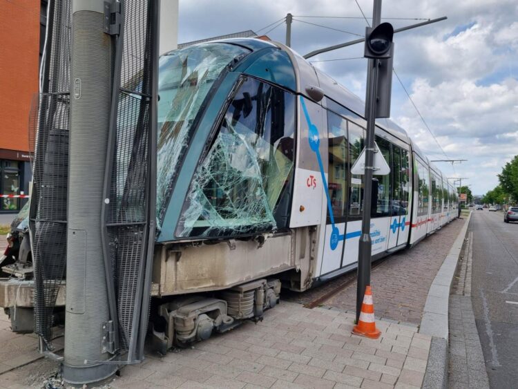 Un camion arrache une ligne aérienne : le trafic des trams reprend enfin à Strasbourg après une interruption partielle
