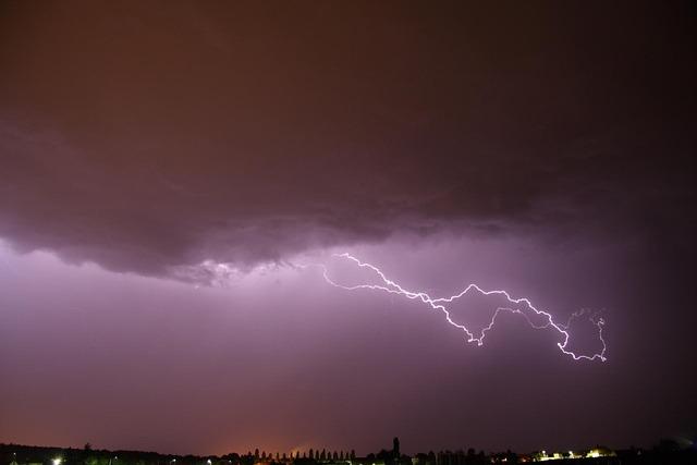 Orages et pluies abondantes en France : quelles prévisions pour Paris et l’Île-de-France ?  

→  
Orages violents et pluies torrentielles : que réserve le ciel à Paris et l’Île-de-France ?