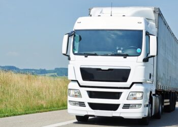 Accident spectaculaire d’un poids lourd avant le Cardo : 3 km de bouchons à l’entrée de Nantes