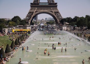 Canicule à Paris et en Île-de-France : vigilance orange ce mardi, préparez-vous !  Rewritten title: 
Chaleur extrême à Paris et en Île-de-France ce mardi : alerte orange, soyez prêts ! Canicule à Paris et en Île-de-France : vigilance orange ce mardi, préparez-vous !  Rewritten title: 
Chaleur extrême à Paris et en Île-de-France ce mardi : alerte orange, soyez prêts !