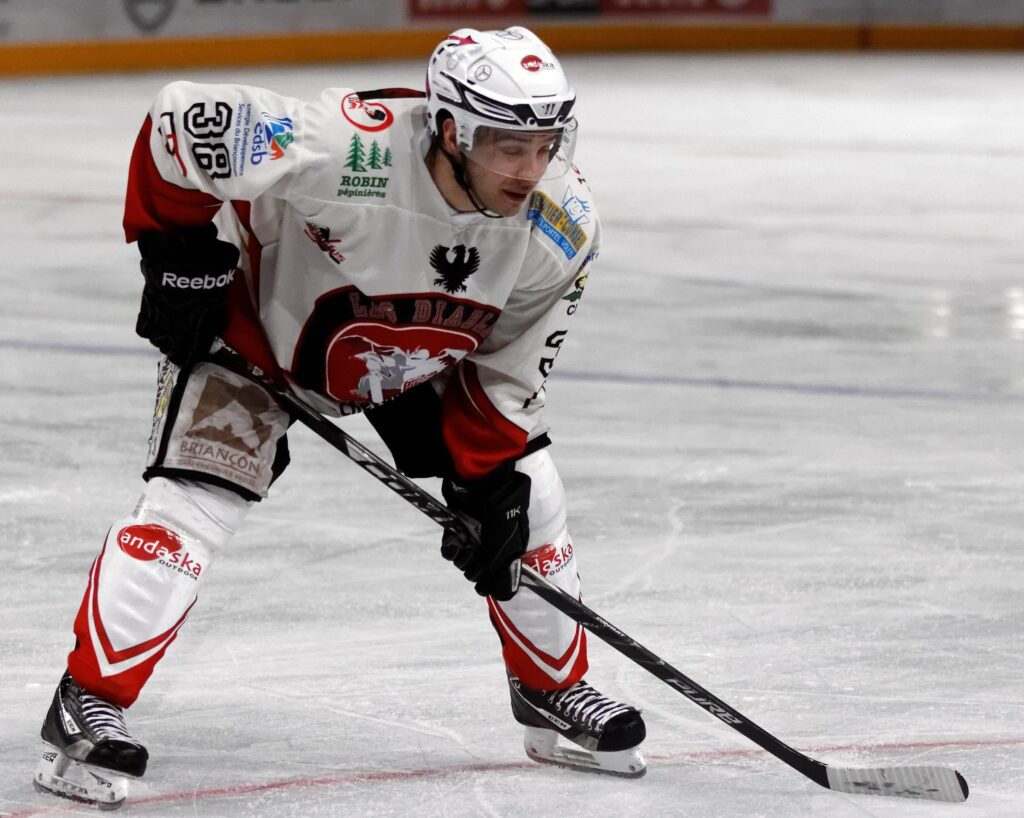 Bordeaux Dominates Anglet in an Electrifying Hockey Showdown: A Thrilling Pre-Season Clash