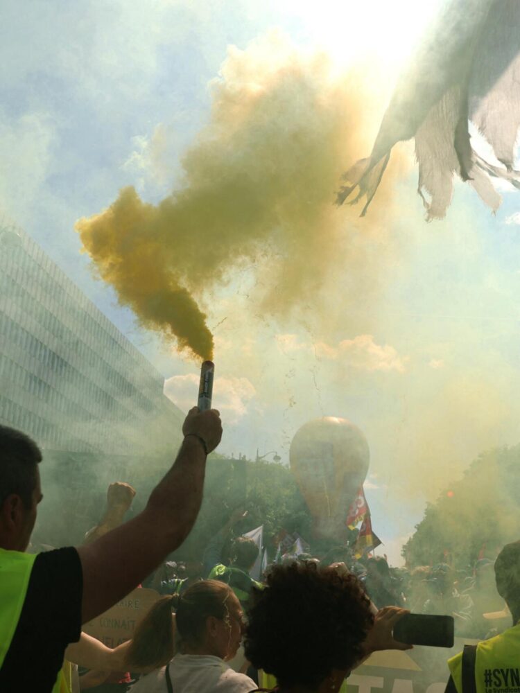 Mouvement du 10 septembre : « Bloquons Paris porte par porte, mur par mur » – un appel à encercler la capitale