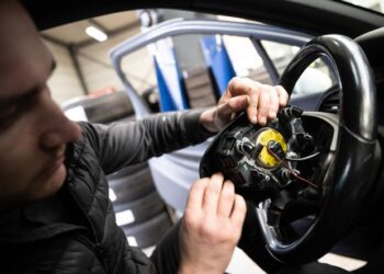 Un artificier révolutionne la destruction des airbags Takata défectueux grâce à une astuce ingénieuse