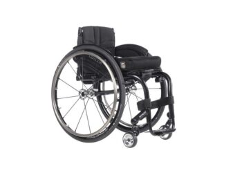 Lyon : un homme en fauteuil roulant victime d’une attaque au couteau, une tragédie bouleversante