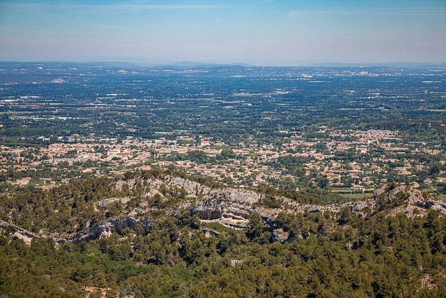 « Je joue ma carte » : à Lyon, Rémy Descamps, l’ex-Canari, s’illumine sous les projecteurs