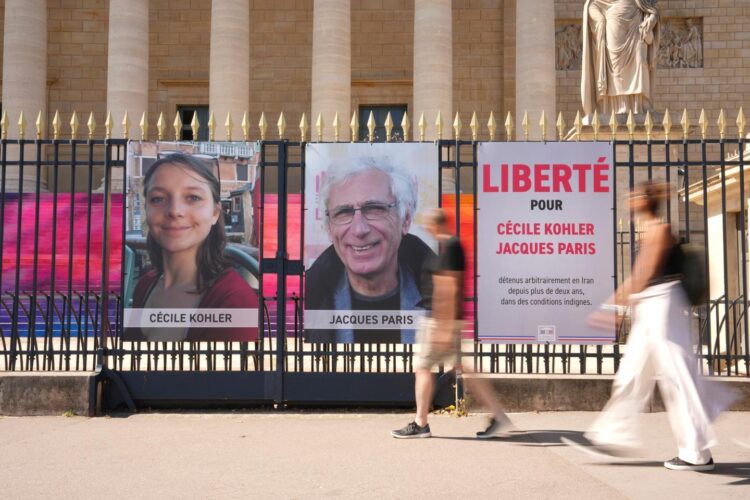 Cécile Kohler et Jacques Paris : La France et l’Iran sur le point de conclure un accord d’échange de prisonniers ?  —  France et Iran : Un accord historique d’échange de prisonniers bientôt signé ? Cécile Kohler et Jacques Paris : La France et l’Iran sur le point de conclure un accord d’échange de prisonniers ?  —  France et Iran : Un accord historique d’échange de prisonniers bientôt signé ?