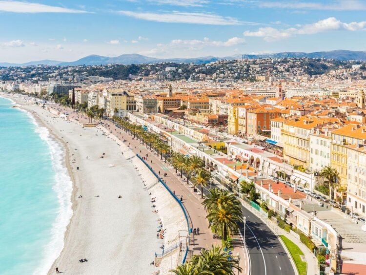 Ce somptueux hôtel de la Côte d’Azur bientôt star de « The White Lotus » ? La rumeur enflamme les fans Ce somptueux hôtel de la Côte d’Azur bientôt star de « The White Lotus » ? La rumeur enflamme les fans