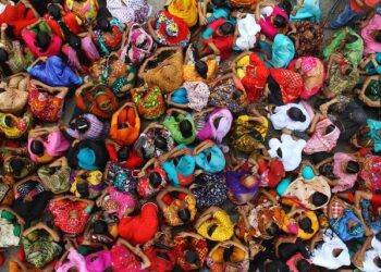 Trois femmes djihadistes jugées : la nièce des frères Clain exprime ses regrets devant la cour