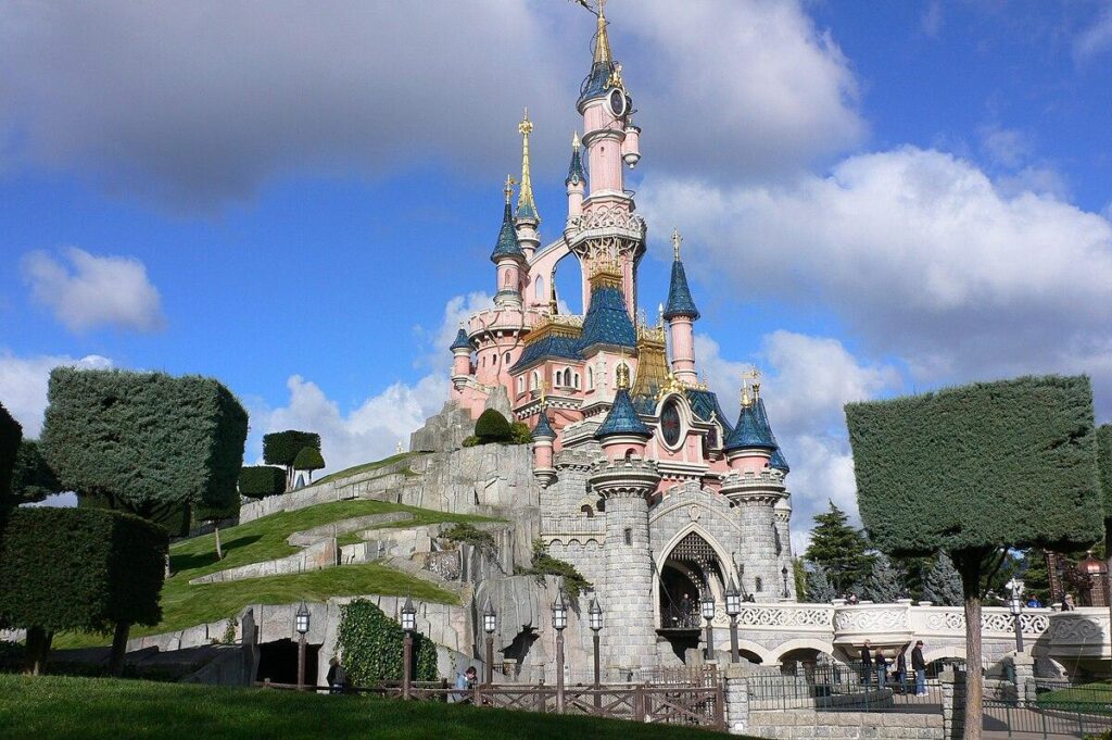Découvrez Plus de 8 000 Offres d’Emploi Disneyland Paris à Saisir Partout en France !