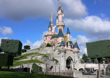 Découvrez Plus de 8 000 Offres d’Emploi Disneyland Paris à Saisir Partout en France !