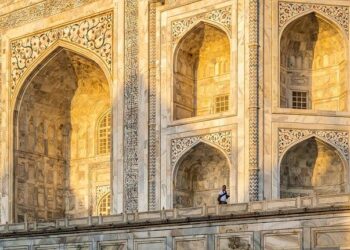 Arcade Fire Révèle Leur Envoûtant Septième Album « Pink Elephant