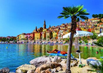 Close Call at Nice Airport: Collision Narrowly Avoided in Alpes-Maritimes