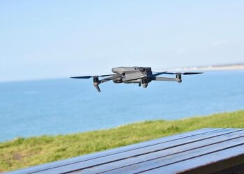 Drones en France : Peut-on abattre un appareil étranger qui survole le territoire ?