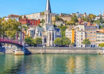 Lyon : Préparez-vous aux orages violents avec grêle et rafales puissantes !