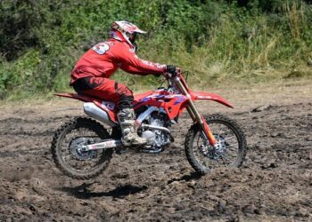 Un motard percute deux piétonnes à Marseille : trois personnes gravement blessées transportées à l’hôpital