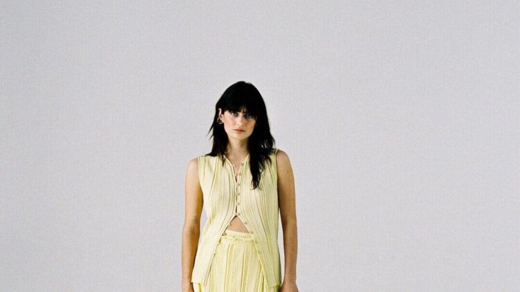 Plongez dans « Grandir » : le premier EP captivant de Marguerite Plongez dans « Grandir » : le premier EP captivant de Marguerite