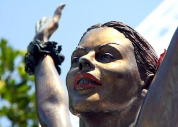 Kylie Minogue enflamme la scène de la LDLC Arena à Lyon-Décines !