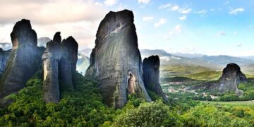 Météors et la France populaire au cinéma : un voyage captivant — Captivating Journey Through Météors and Popular France on the Big Screen Météors et la France populaire au cinéma : un voyage captivant — Captivating Journey Through Météors and Popular France on the Big Screen